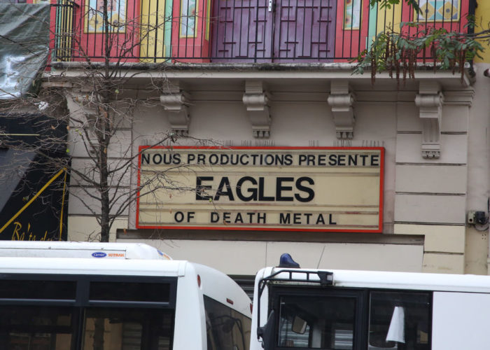 Hommage Devant Le Bataclan Apres Les Attentats Du 13 Novembre 2015 Exact1024x768 L