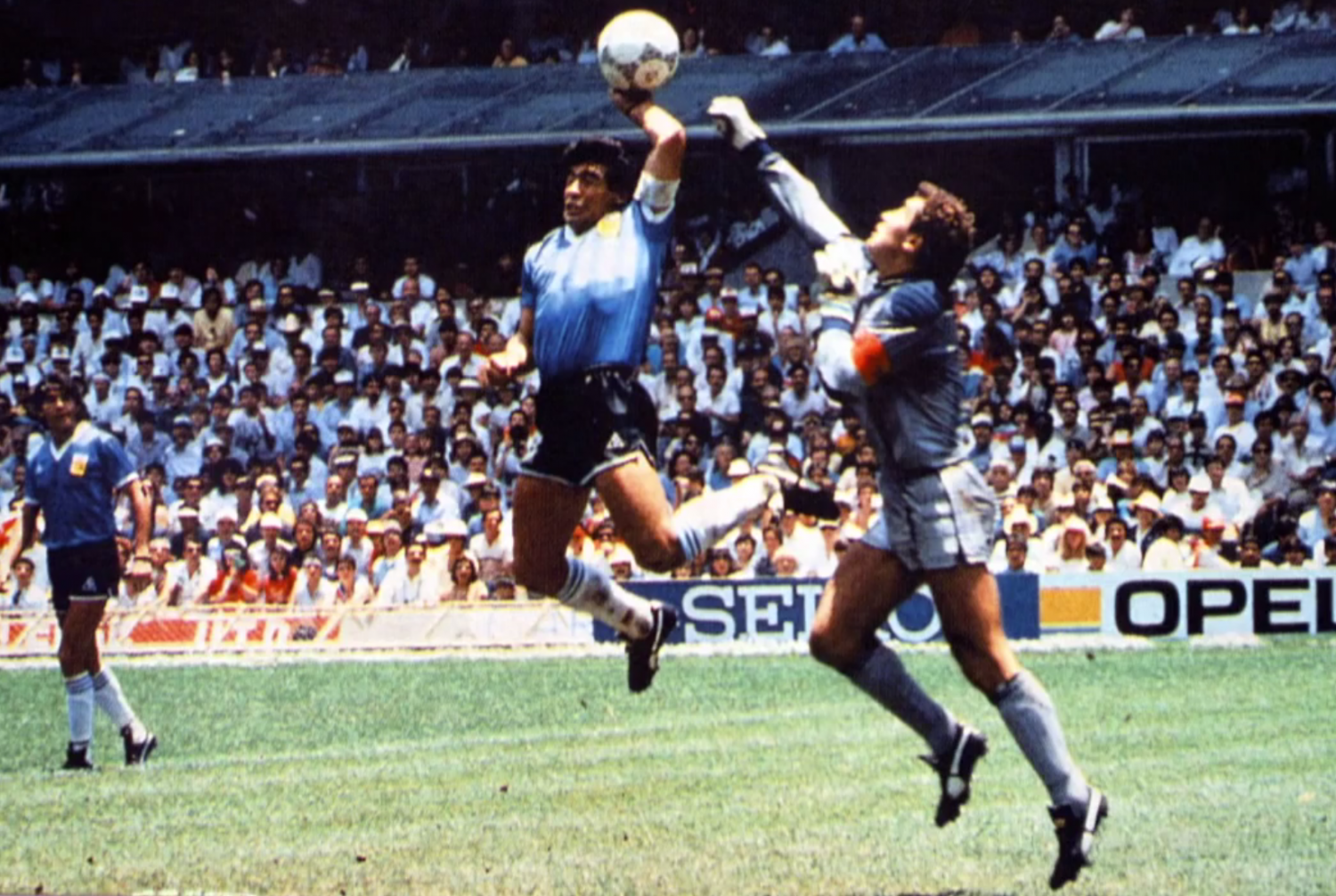 Ernest Mag Capture Maindedieu Maradona